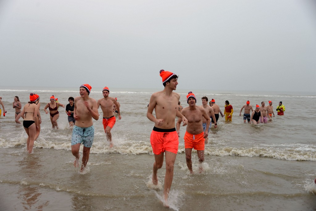 ../Images/Nieuwjaarsduik Nederzandt 2020 125.jpg